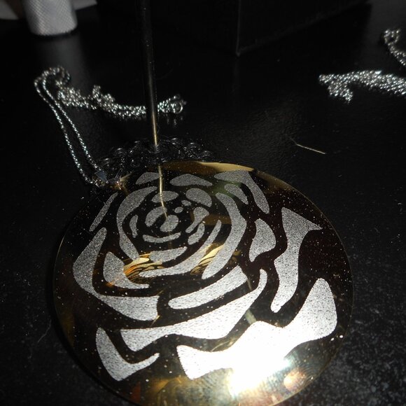 Golden Rose pattern necklace with earrings Jewelry Set - Picture 2 of 5